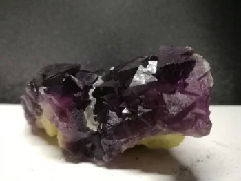 163.6 gNatural violetinė fluorito mineralinių pavyzdys, kvarco kristalo, baldai ornamentu