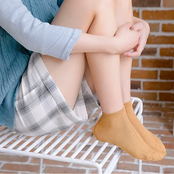 Dydis: dydis 35-42 2020 m. pavasarį ir vasarą madingų sporto ju raudona ponios verslo kojinės Japonijos studentų stiliaus moterų kojinės