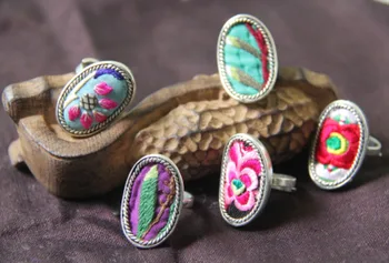 Naujas 4PC Nacionalinės stiliaus Siuvinėjimų žiedai Miao sidabro padengtą etninės medvilnės papuošalai kūrybinė asmenybė spalvinga mados žiedas